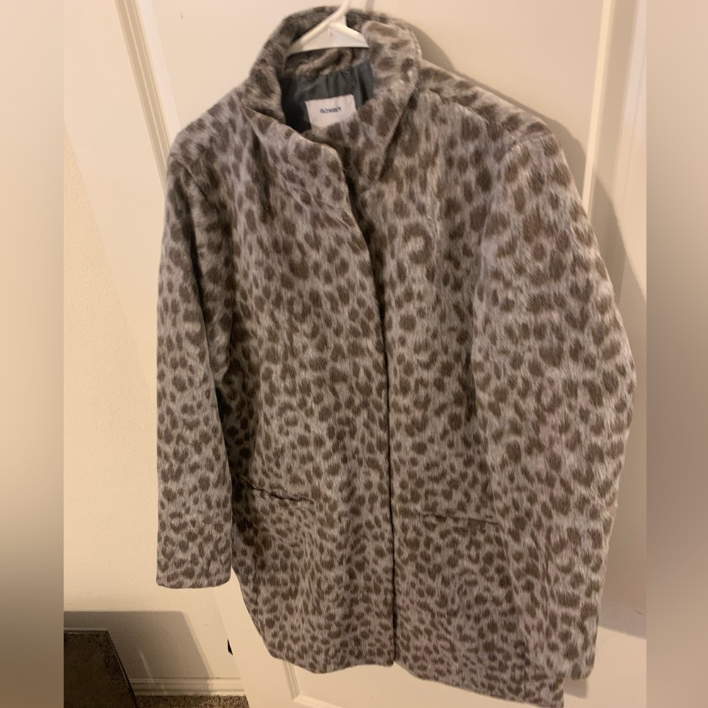 Women’s knee-length snow leopard print car jacket size large from Old Navy